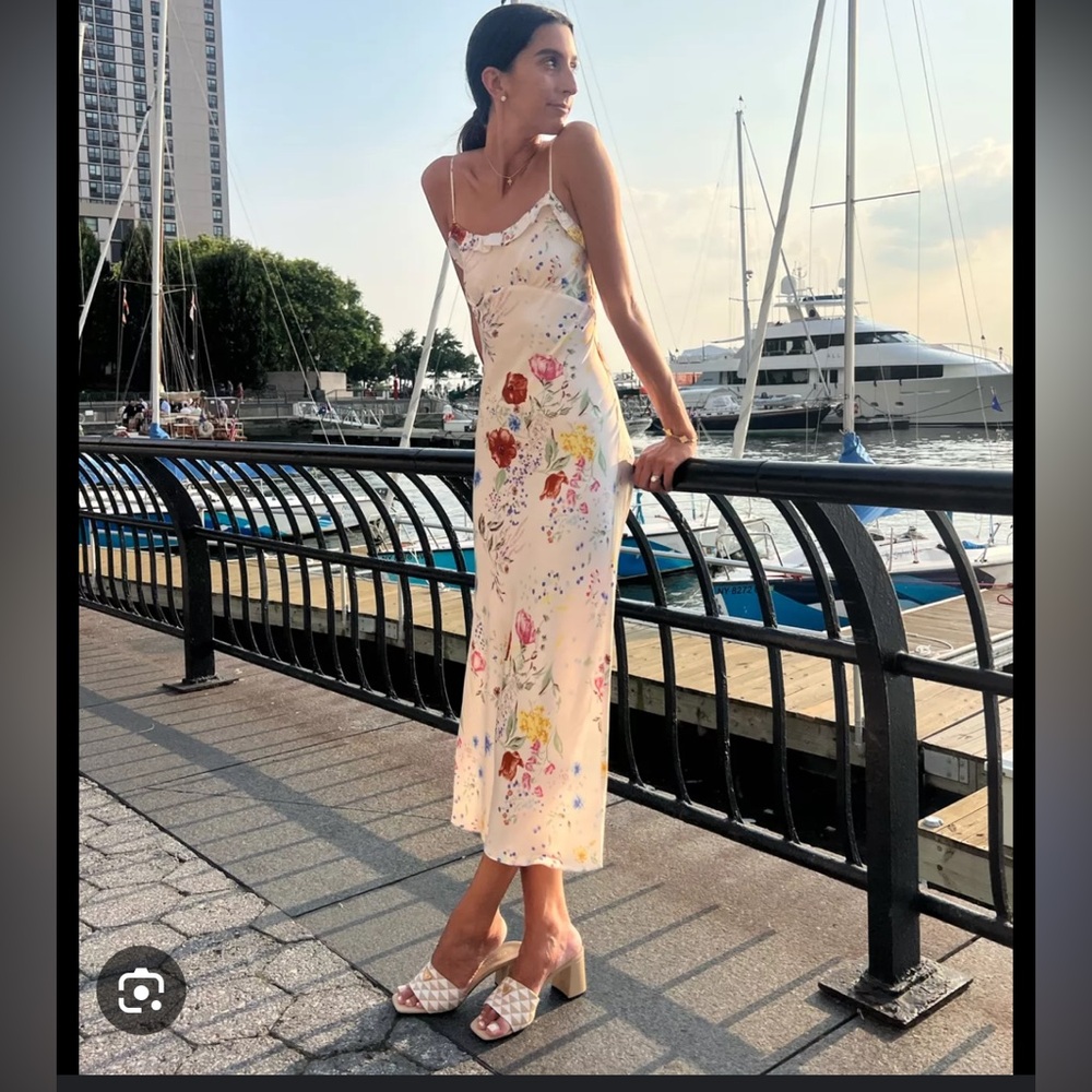 EUC reformation aribella silk dress in natural - Picture 3 of 6
